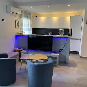 https://grand-studio-trs-agrable-avec-bar-cuisine-et-terrasse.fr-provencehotel.com